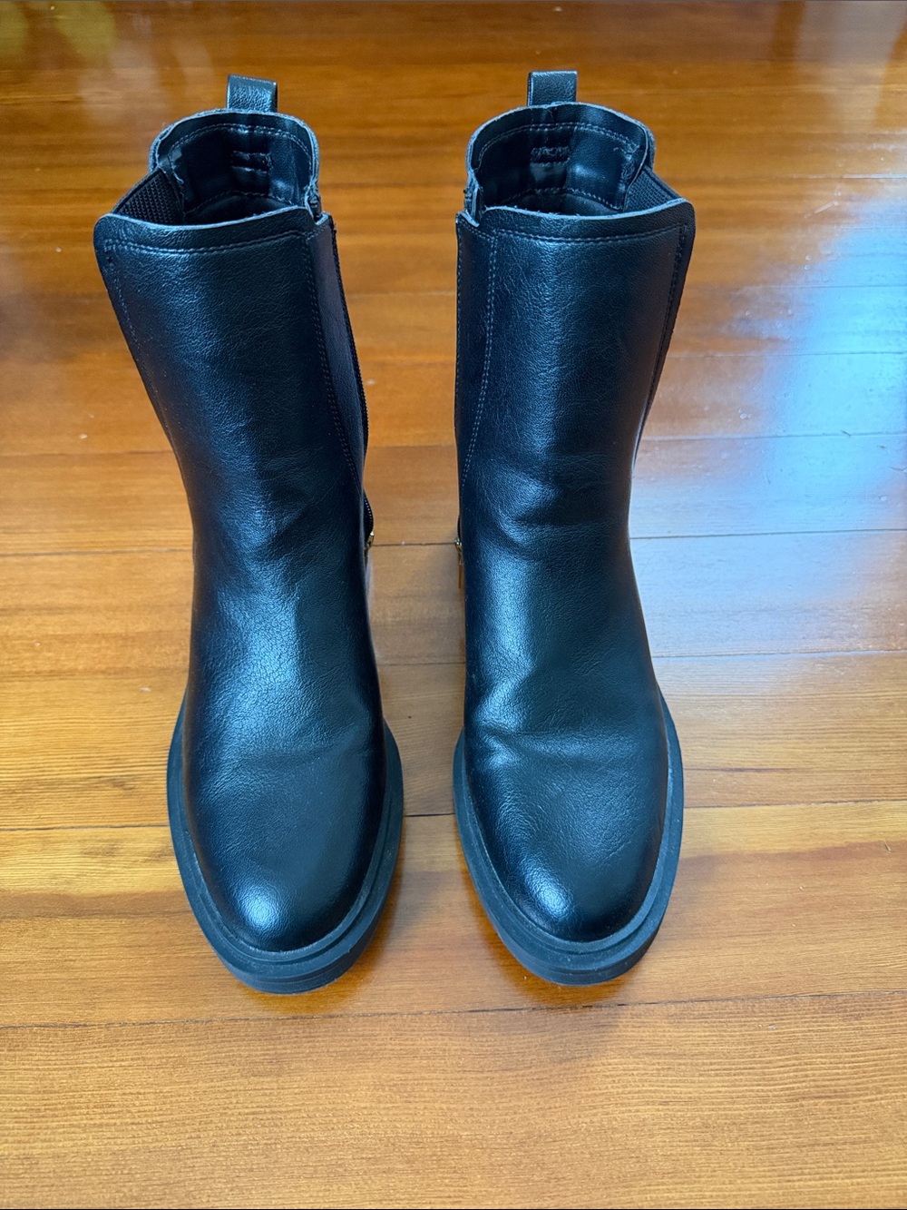 Kenneth Cole Black Leather Chelsea-Style Ankle Boots